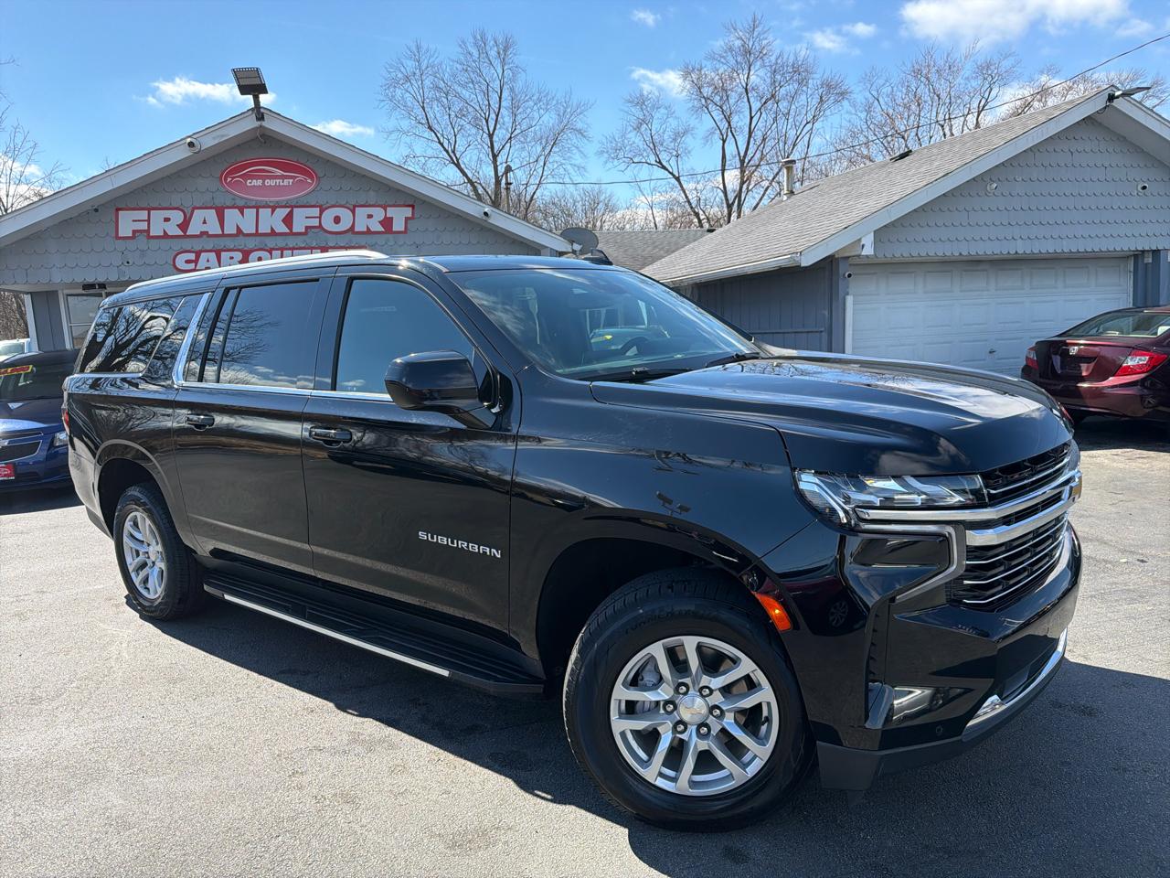 Chevrolet Suburban 4WD 4dr LT 2023