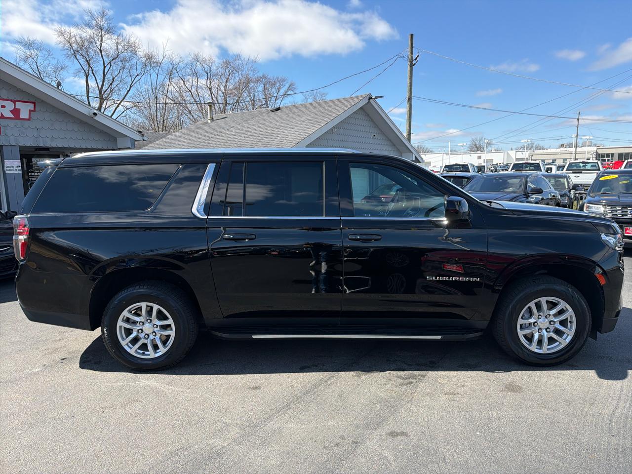 Chevrolet Suburban 4WD 4dr LT 2023