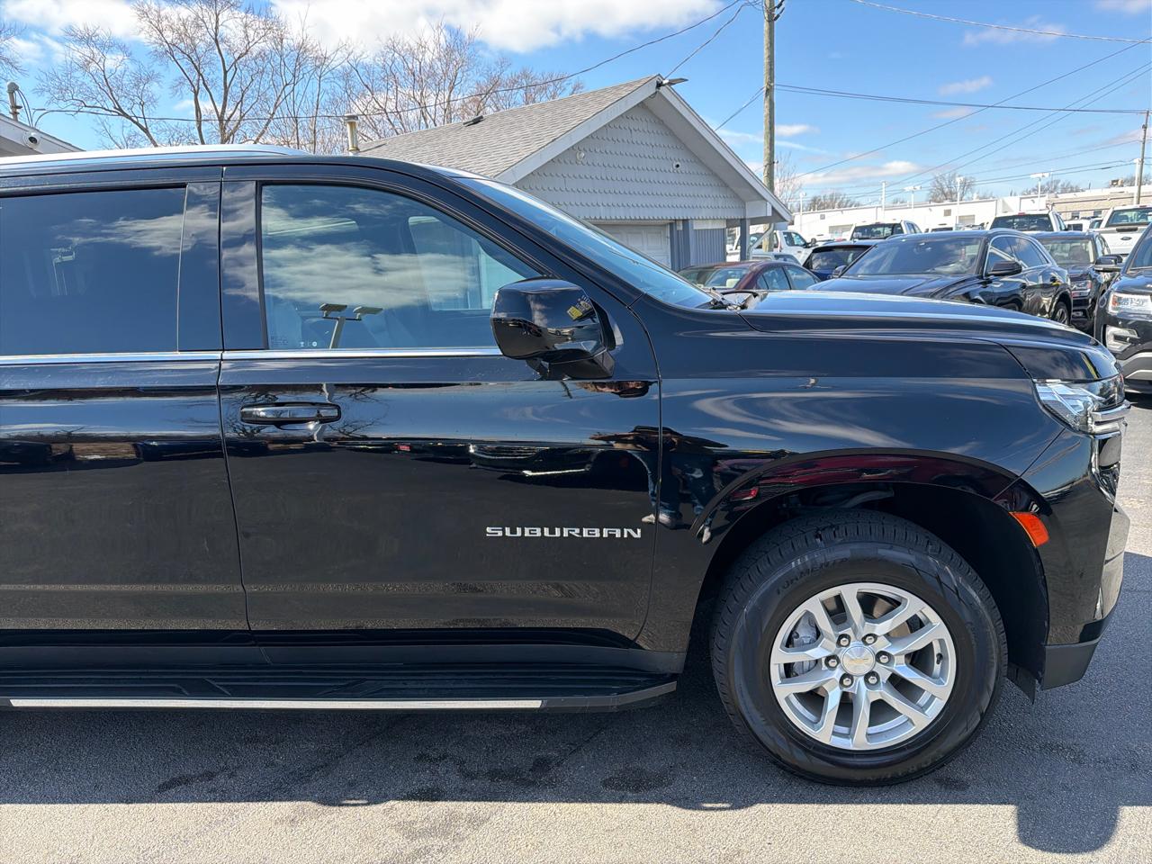 Chevrolet Suburban 4WD 4dr LT 2023