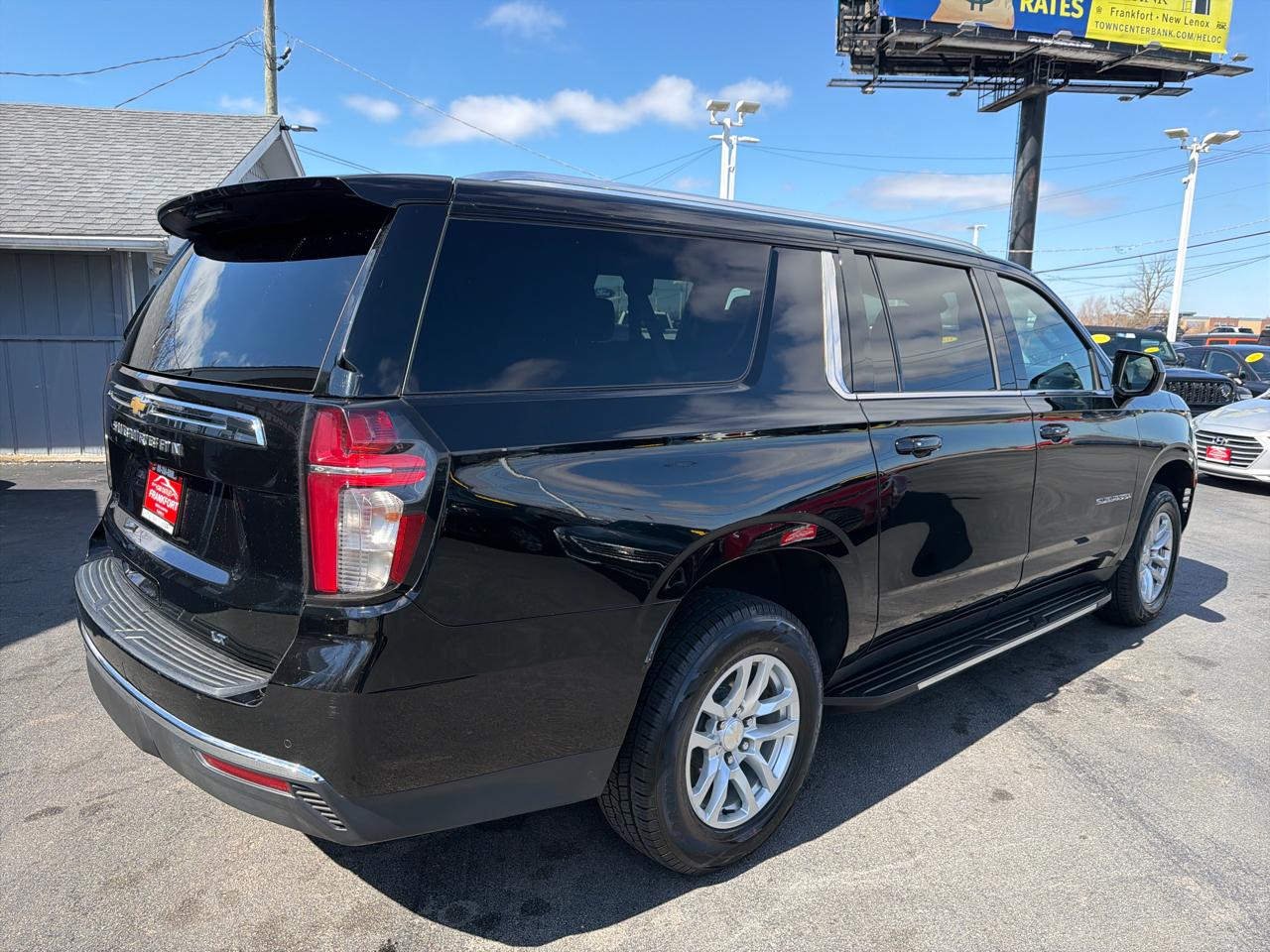 Chevrolet Suburban 4WD 4dr LT 2023