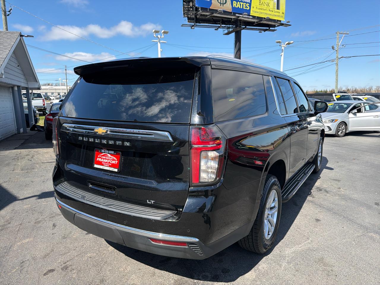 Chevrolet Suburban 4WD 4dr LT 2023