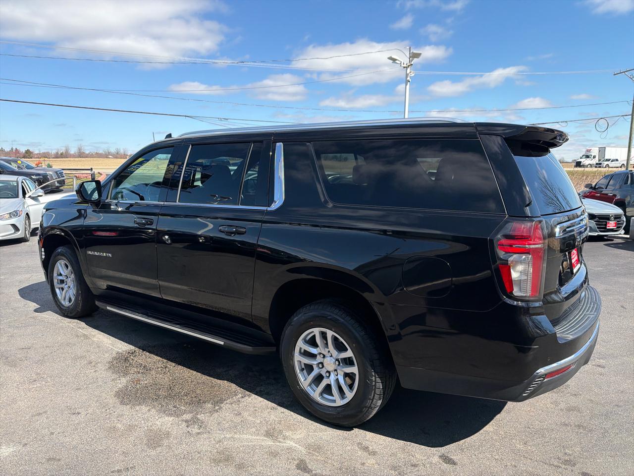 Chevrolet Suburban 4WD 4dr LT 2023