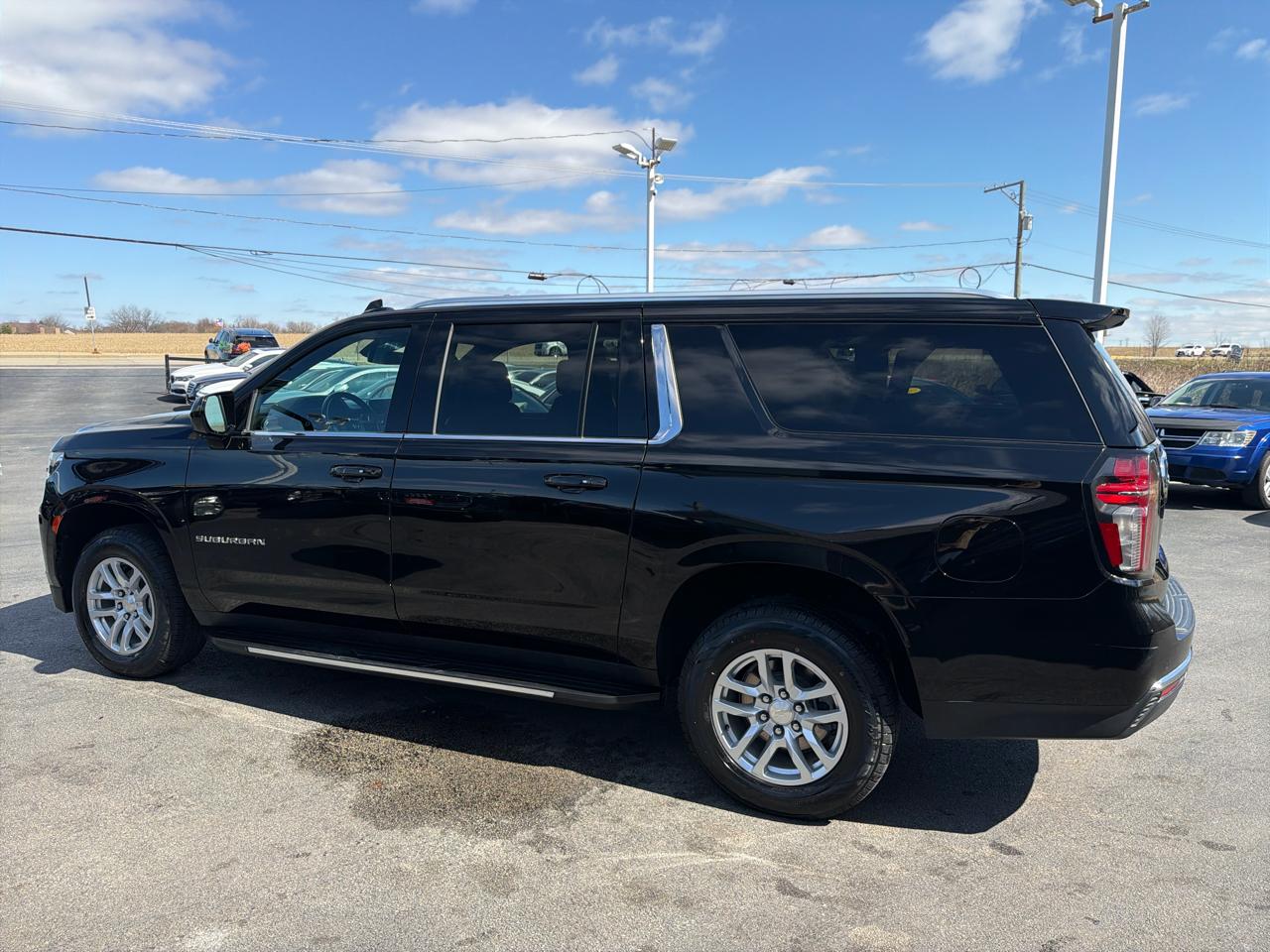 Chevrolet Suburban 4WD 4dr LT 2023