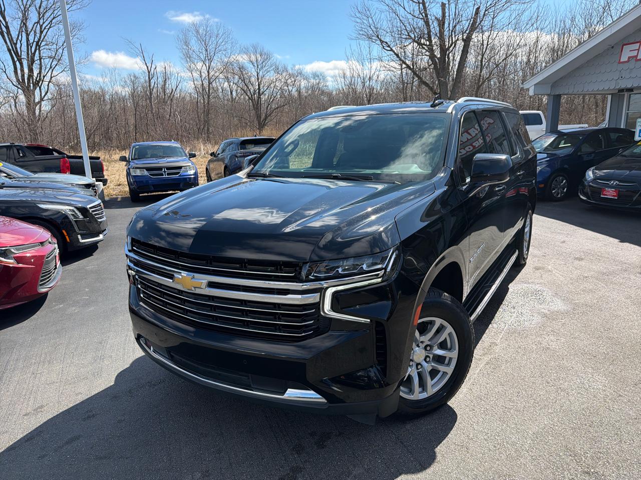 Chevrolet Suburban 4WD 4dr LT 2023