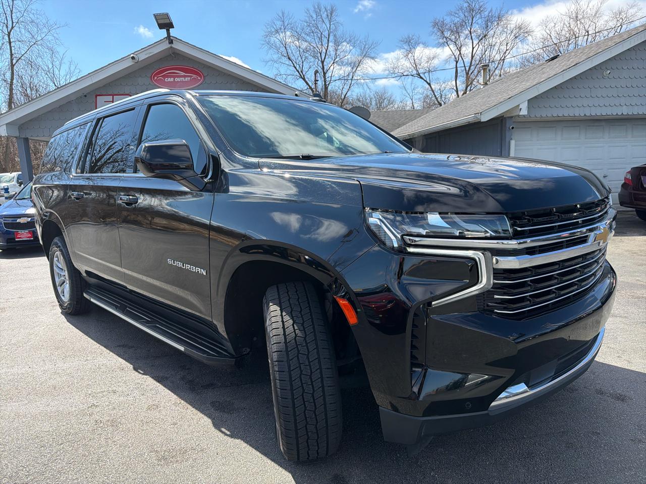 Chevrolet Suburban 4WD 4dr LT 2023