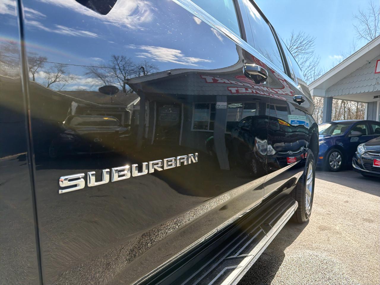 Chevrolet Suburban 4WD 4dr LT 2023