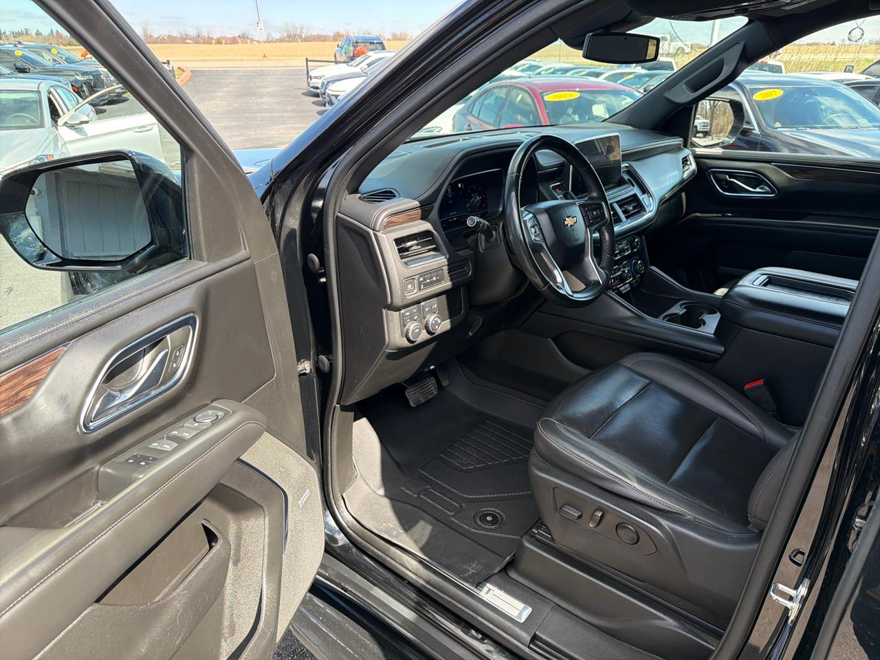 Chevrolet Suburban 4WD 4dr LT 2023