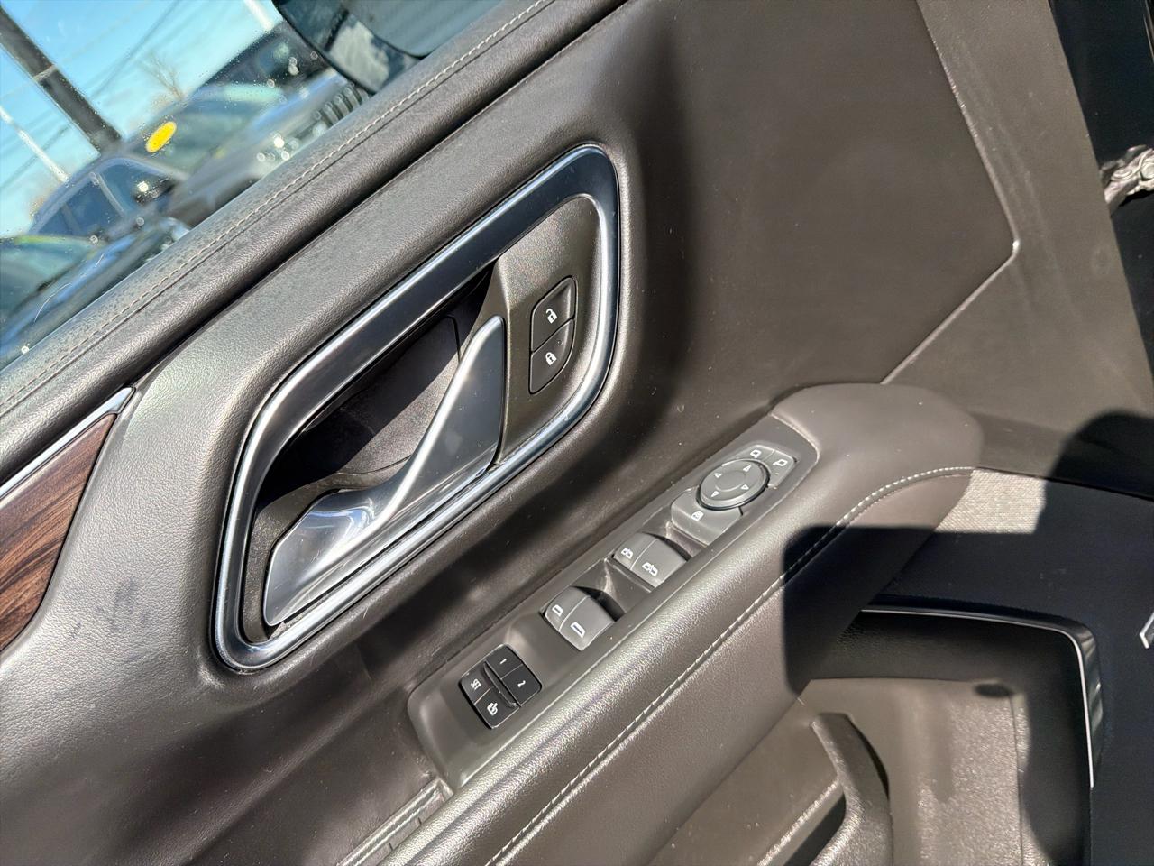 Chevrolet Suburban 4WD 4dr LT 2023