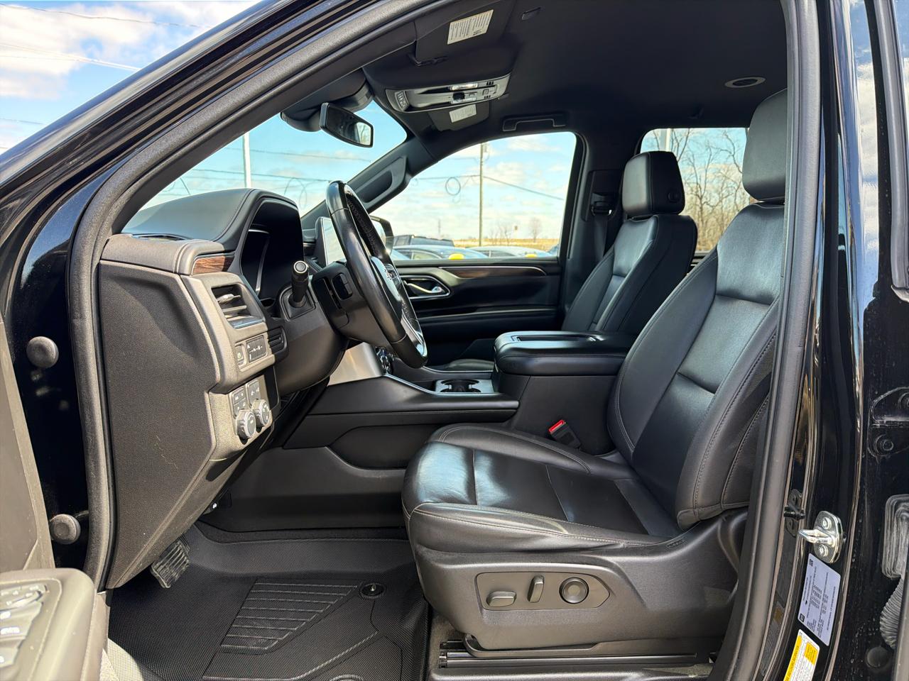 Chevrolet Suburban 4WD 4dr LT 2023