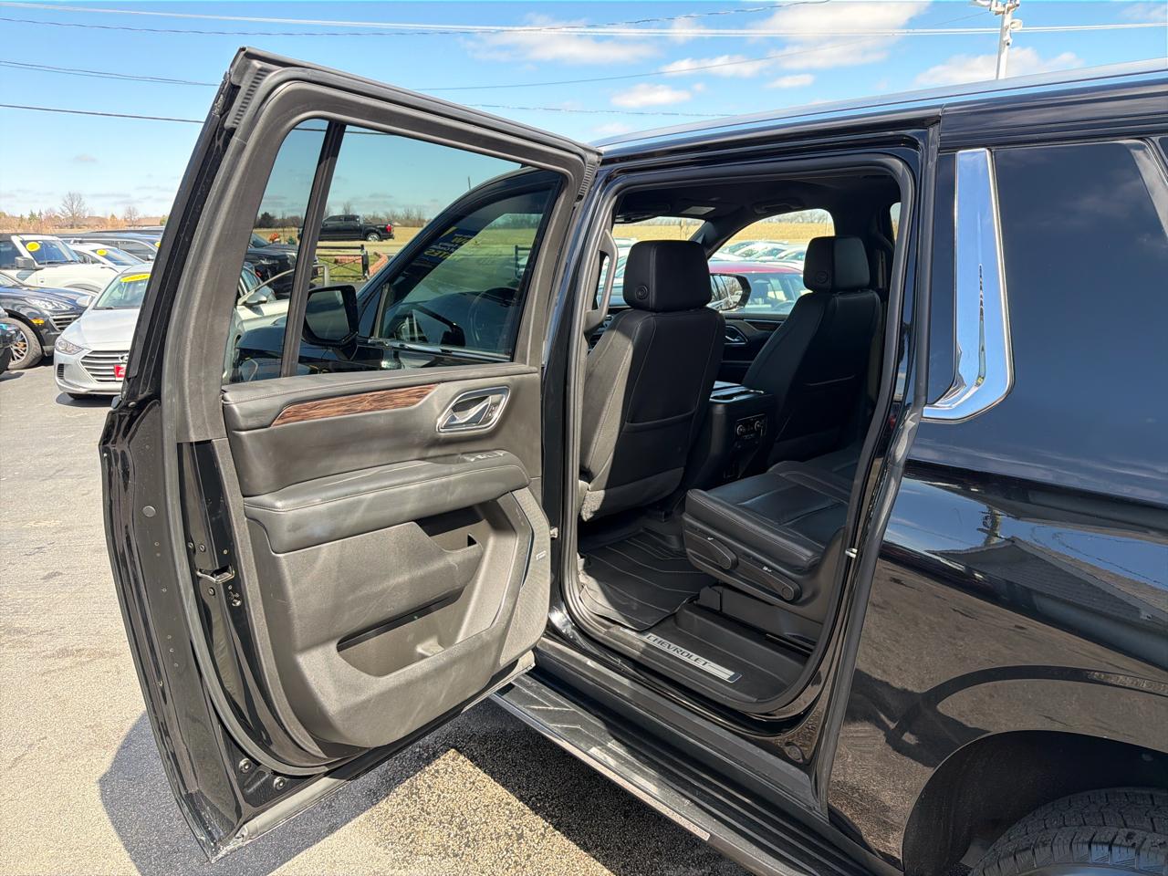 Chevrolet Suburban 4WD 4dr LT 2023