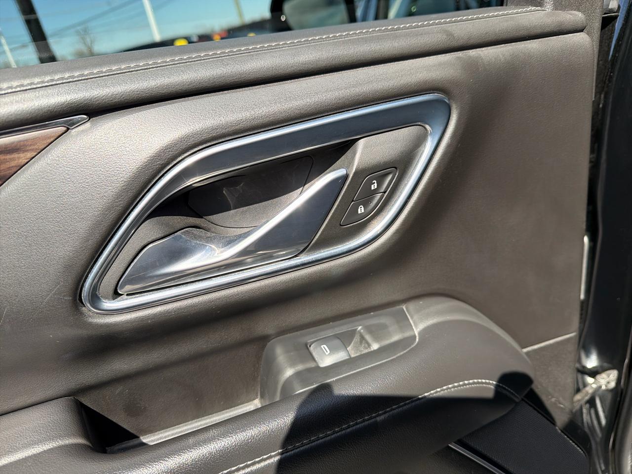 Chevrolet Suburban 4WD 4dr LT 2023