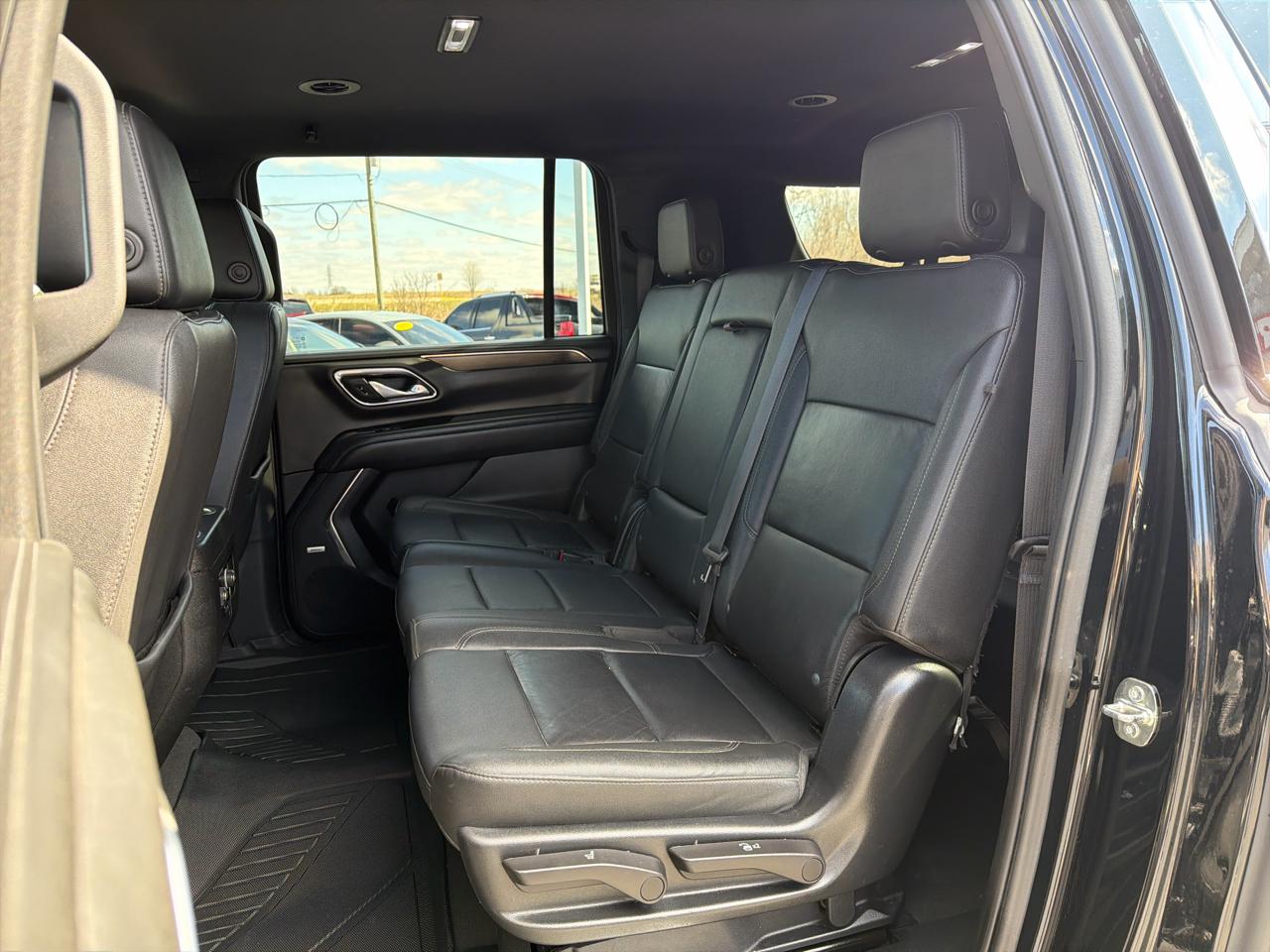 Chevrolet Suburban 4WD 4dr LT 2023