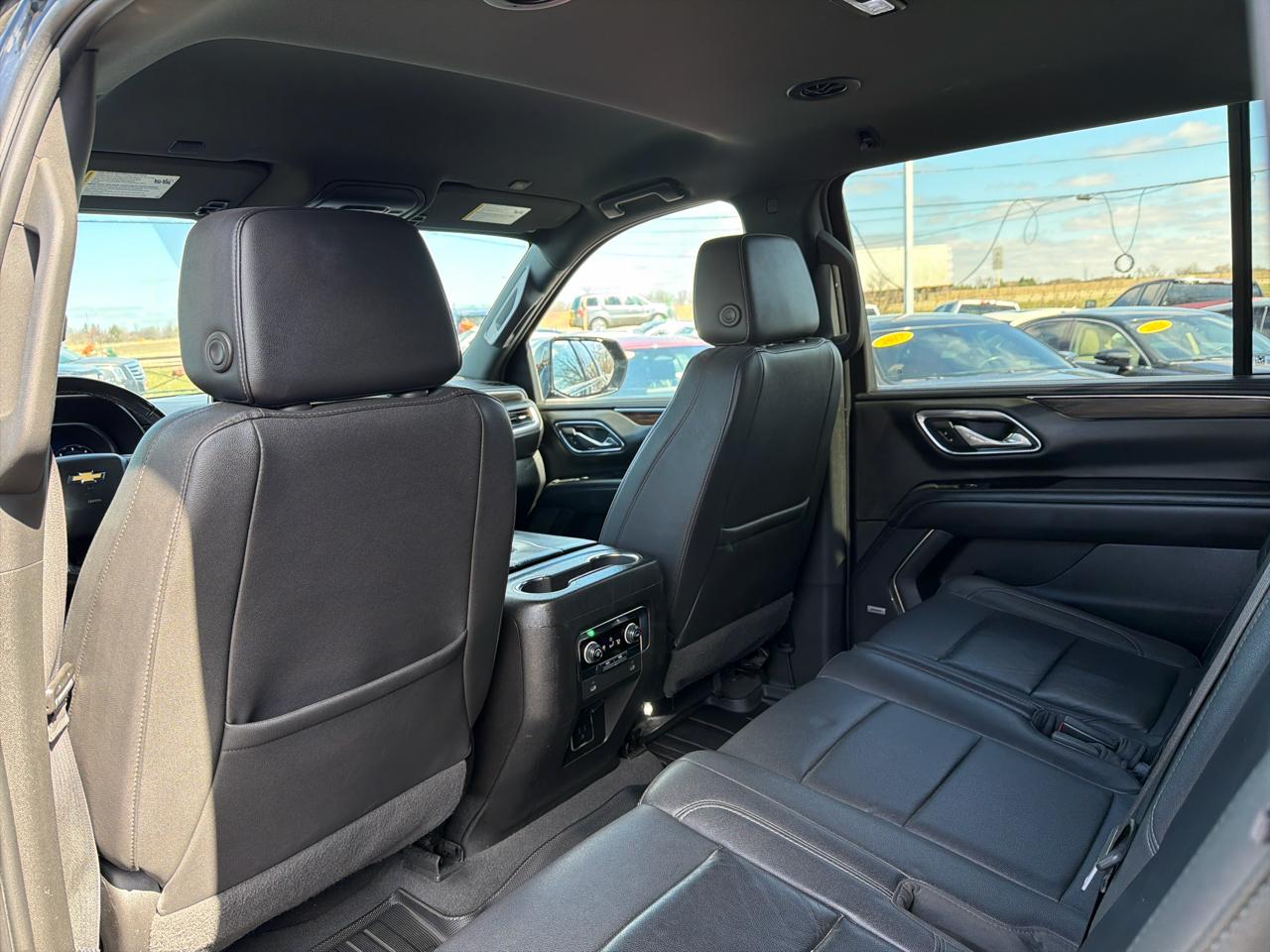 Chevrolet Suburban 4WD 4dr LT 2023