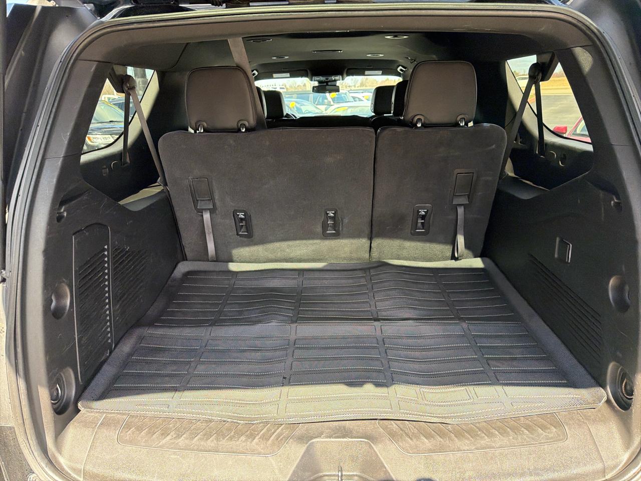 Chevrolet Suburban 4WD 4dr LT 2023