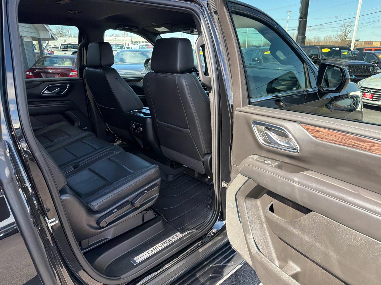 Chevrolet Suburban 4WD 4dr LT 2023