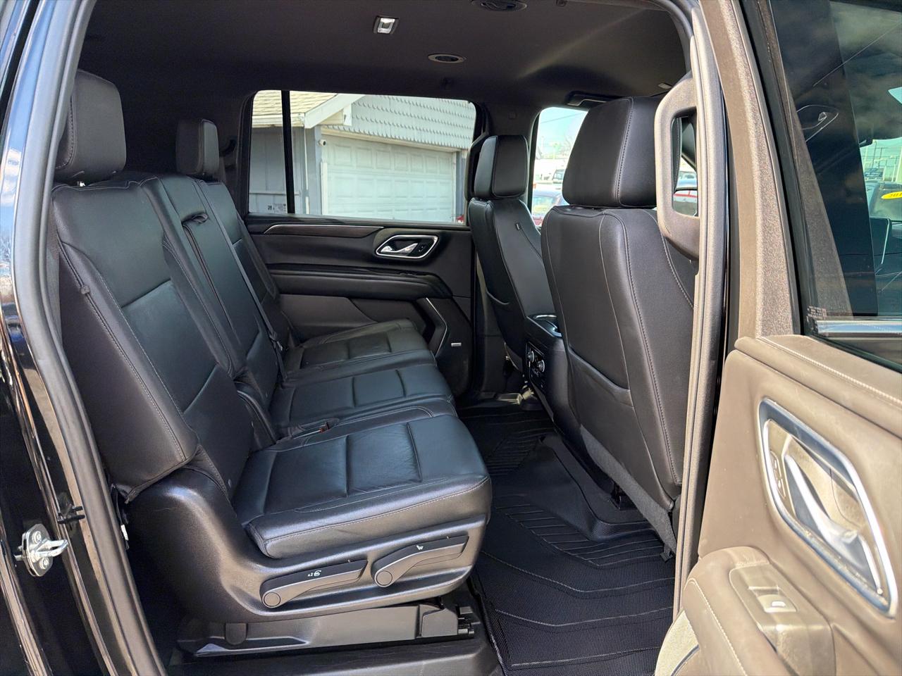 Chevrolet Suburban 4WD 4dr LT 2023