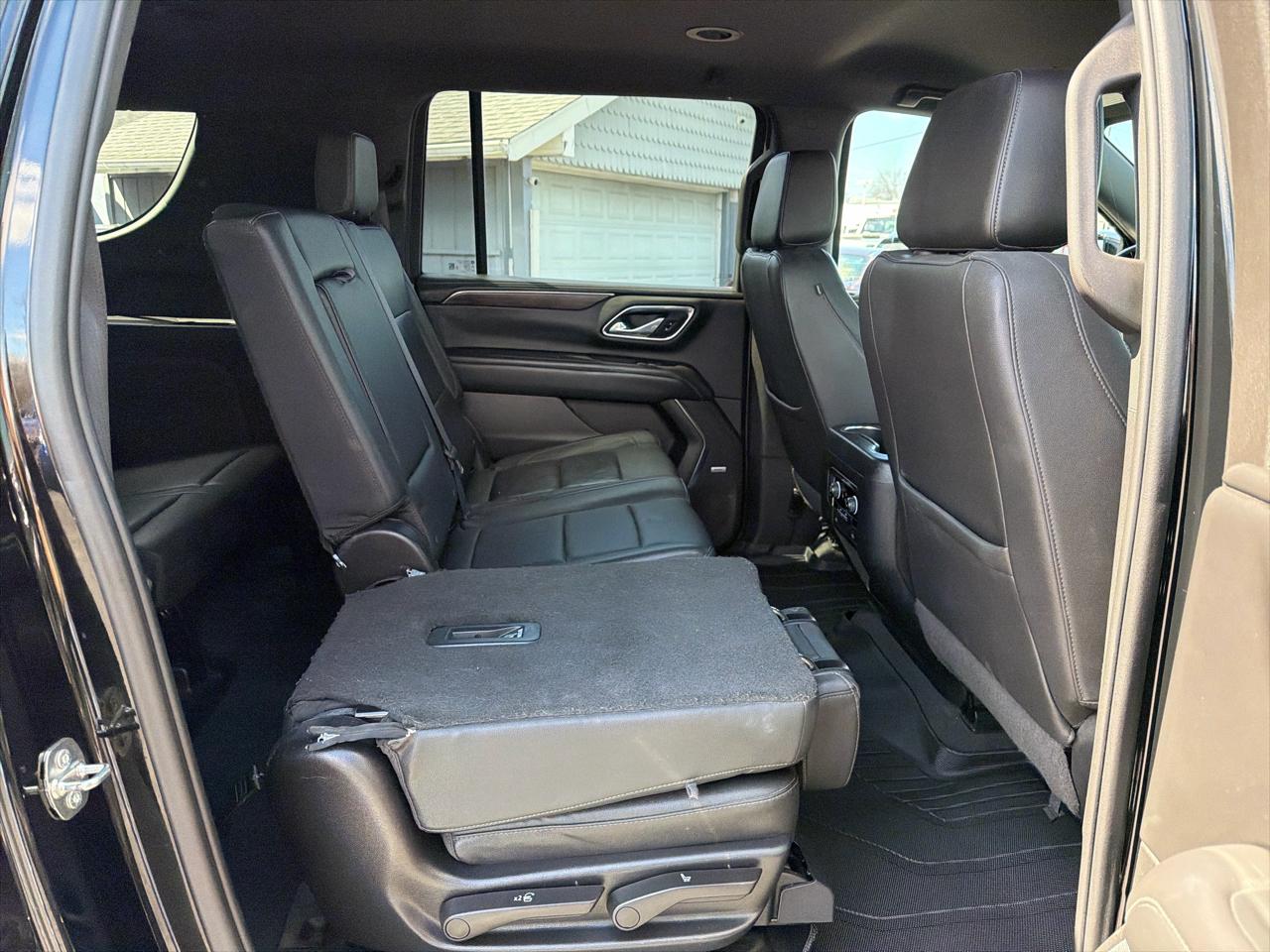 Chevrolet Suburban 4WD 4dr LT 2023