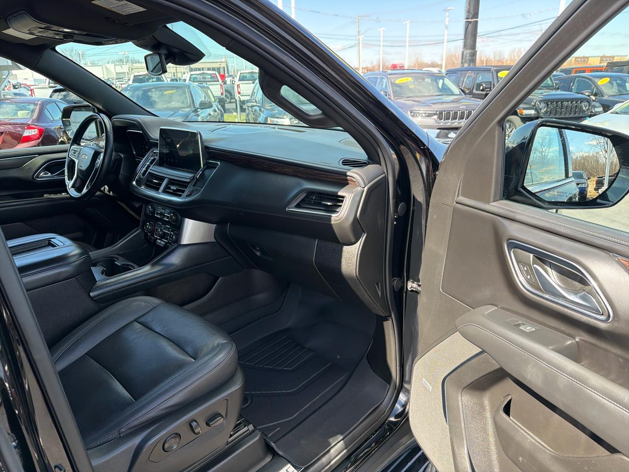 Chevrolet Suburban 4WD 4dr LT 2023