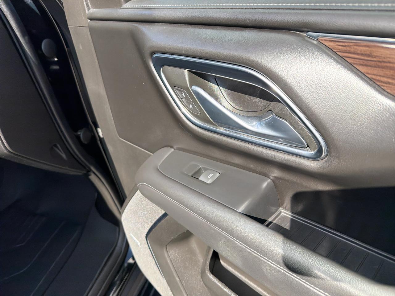 Chevrolet Suburban 4WD 4dr LT 2023