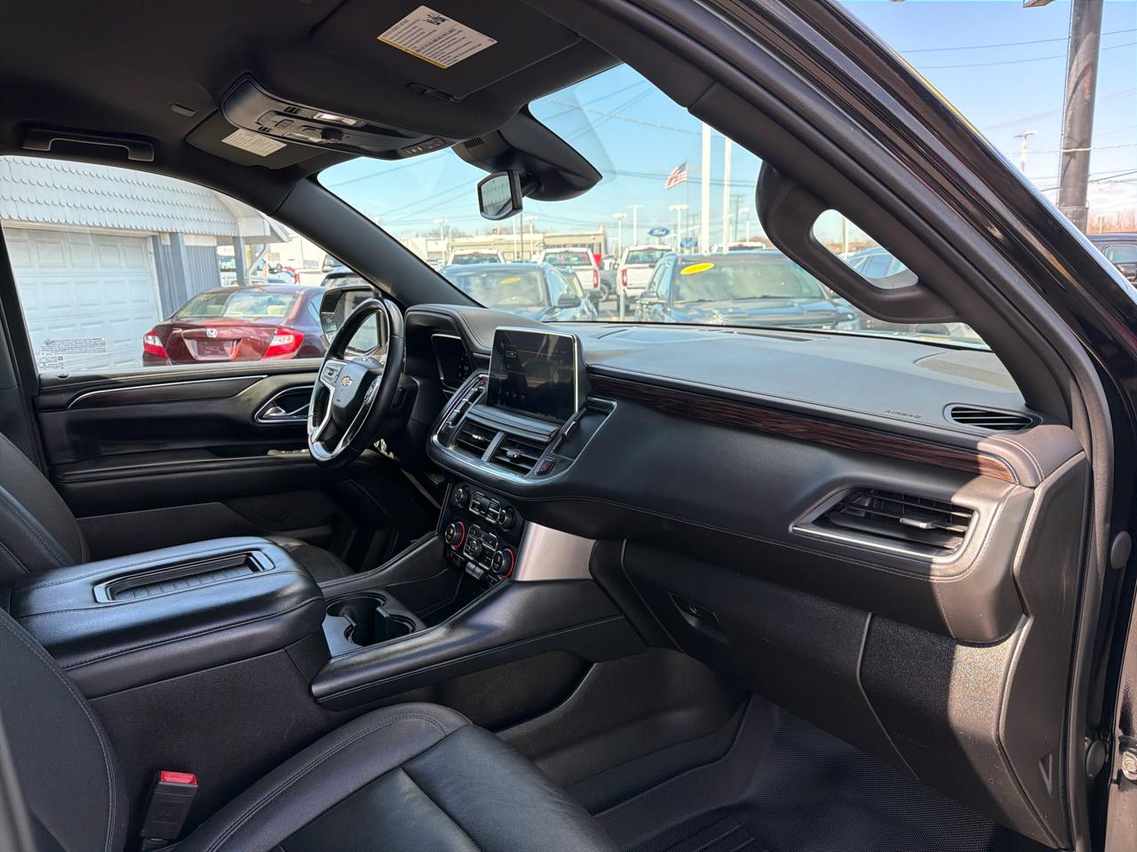 Chevrolet Suburban 4WD 4dr LT 2023