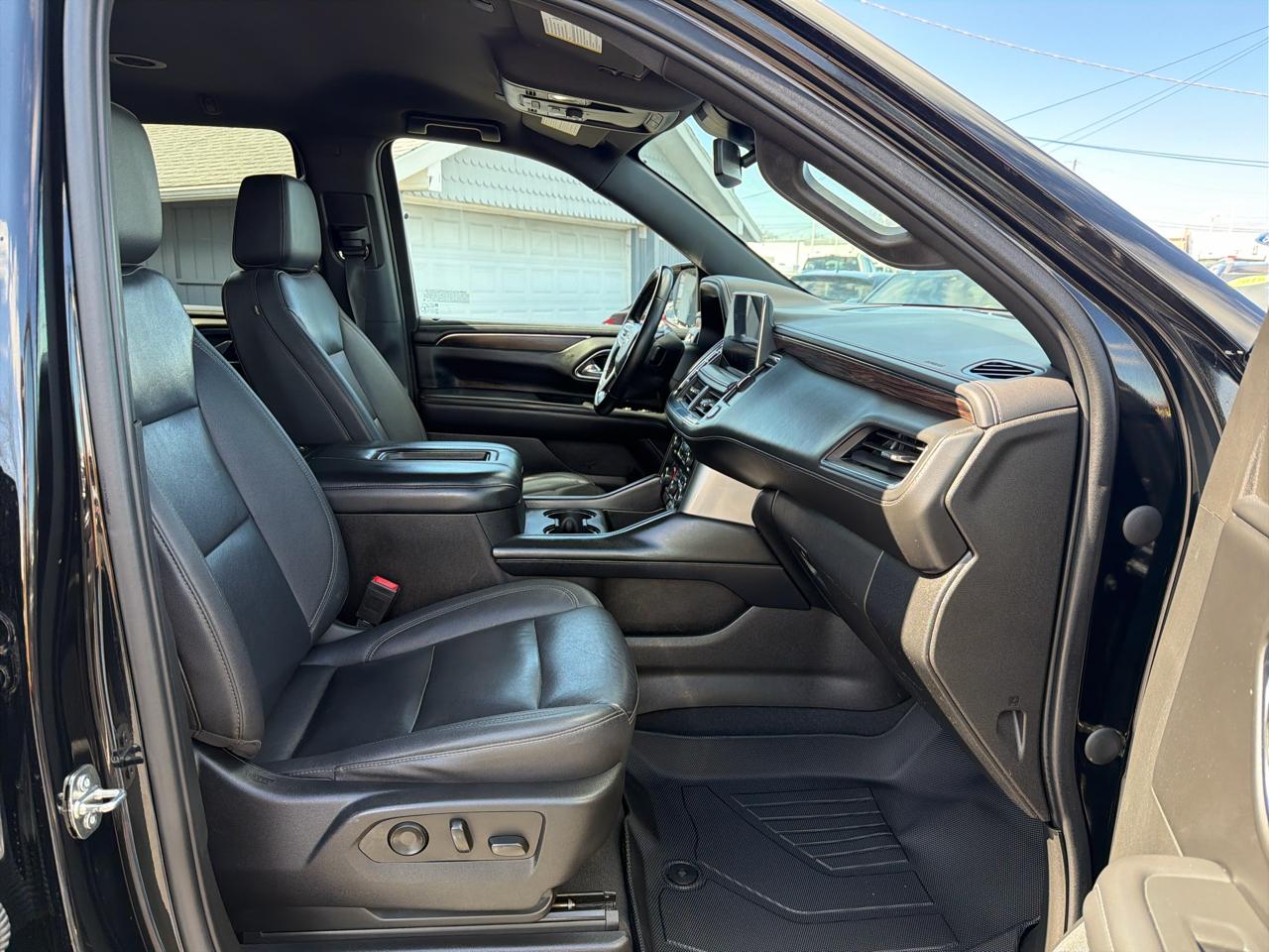 Chevrolet Suburban 4WD 4dr LT 2023