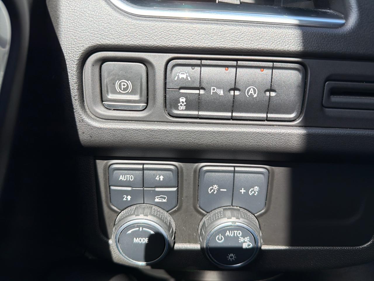 Chevrolet Suburban 4WD 4dr LT 2023