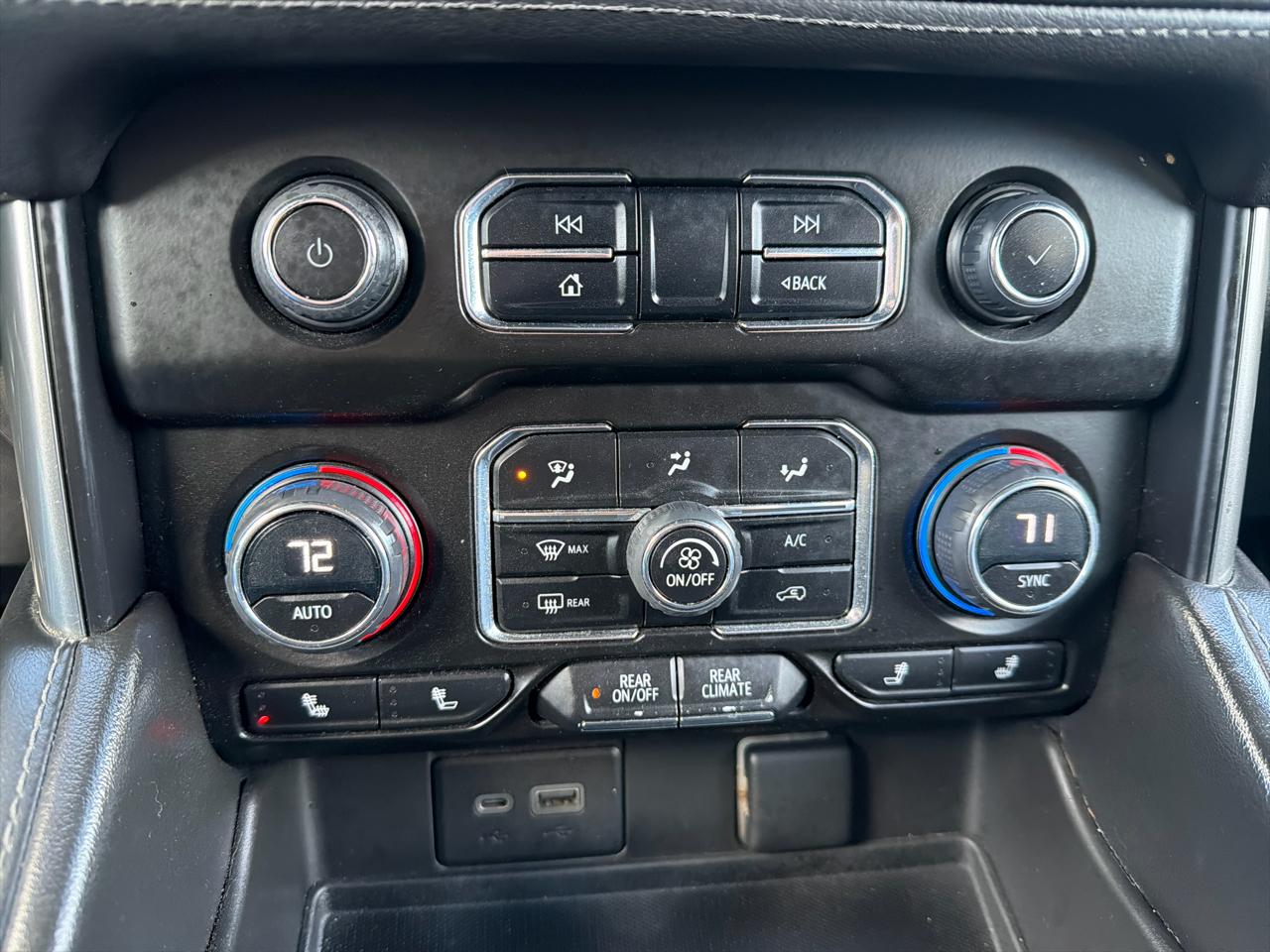 Chevrolet Suburban 4WD 4dr LT 2023