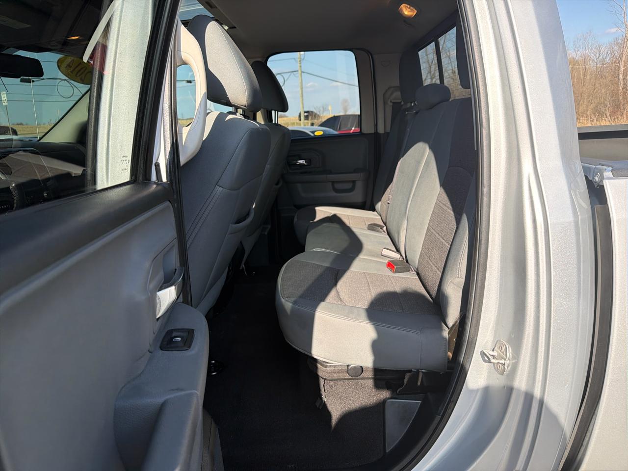 RAM 1500 4WD Quad Cab 140.5" Big Horn 2014