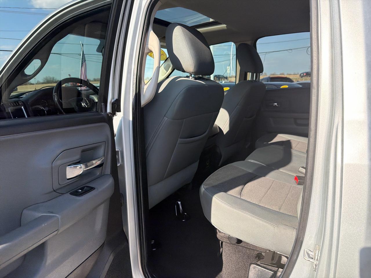 RAM 1500 4WD Quad Cab 140.5" Big Horn 2014