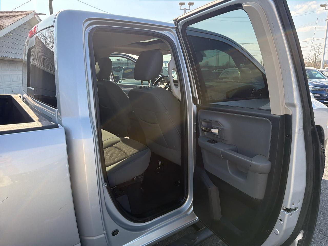 RAM 1500 4WD Quad Cab 140.5" Big Horn 2014