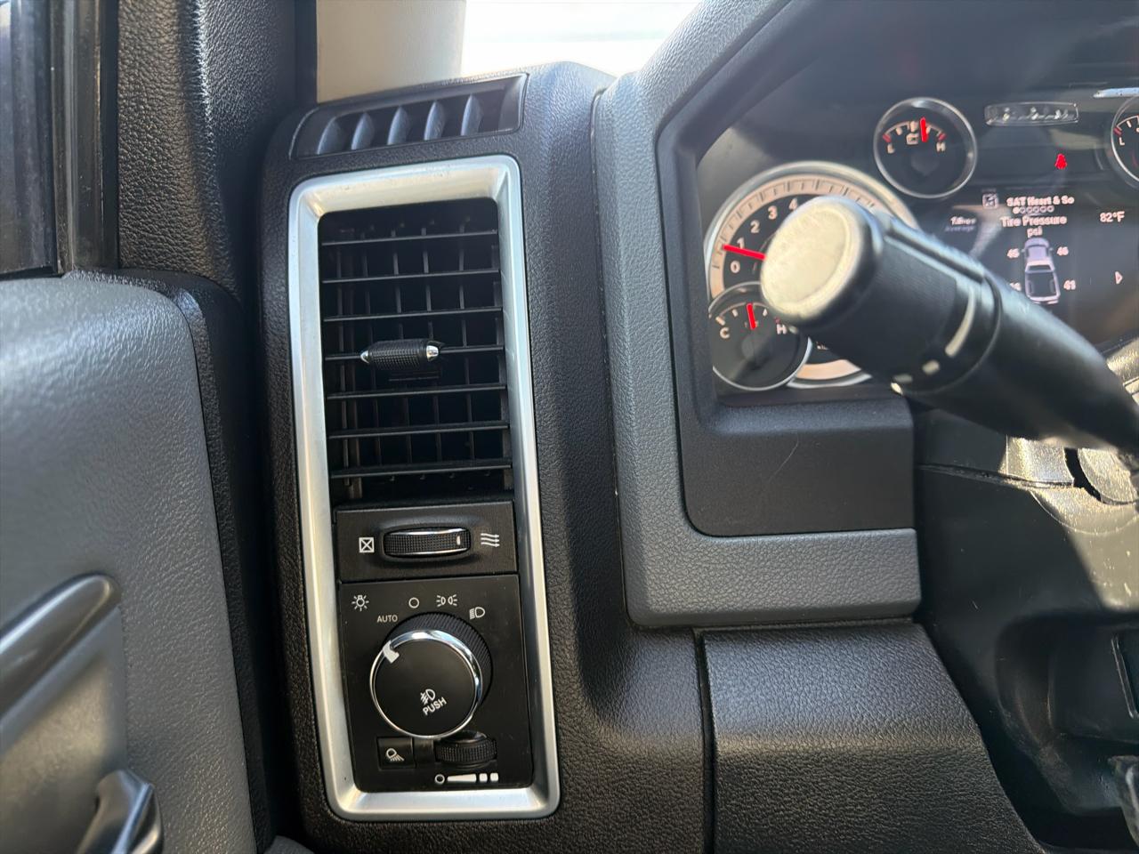 RAM 1500 4WD Quad Cab 140.5" Big Horn 2014