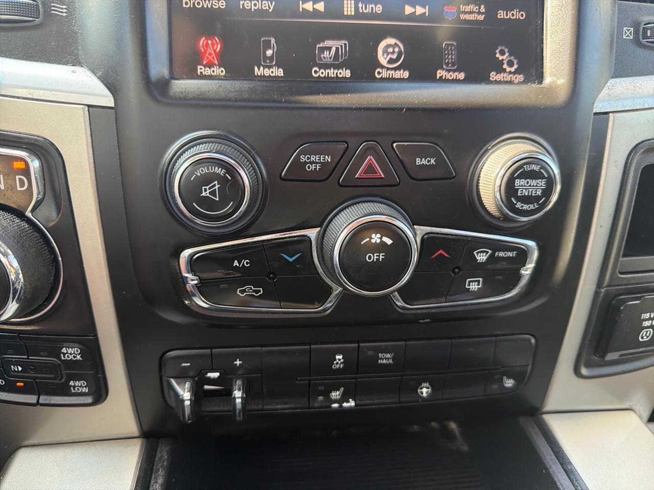 RAM 1500 4WD Quad Cab 140.5" Big Horn 2014