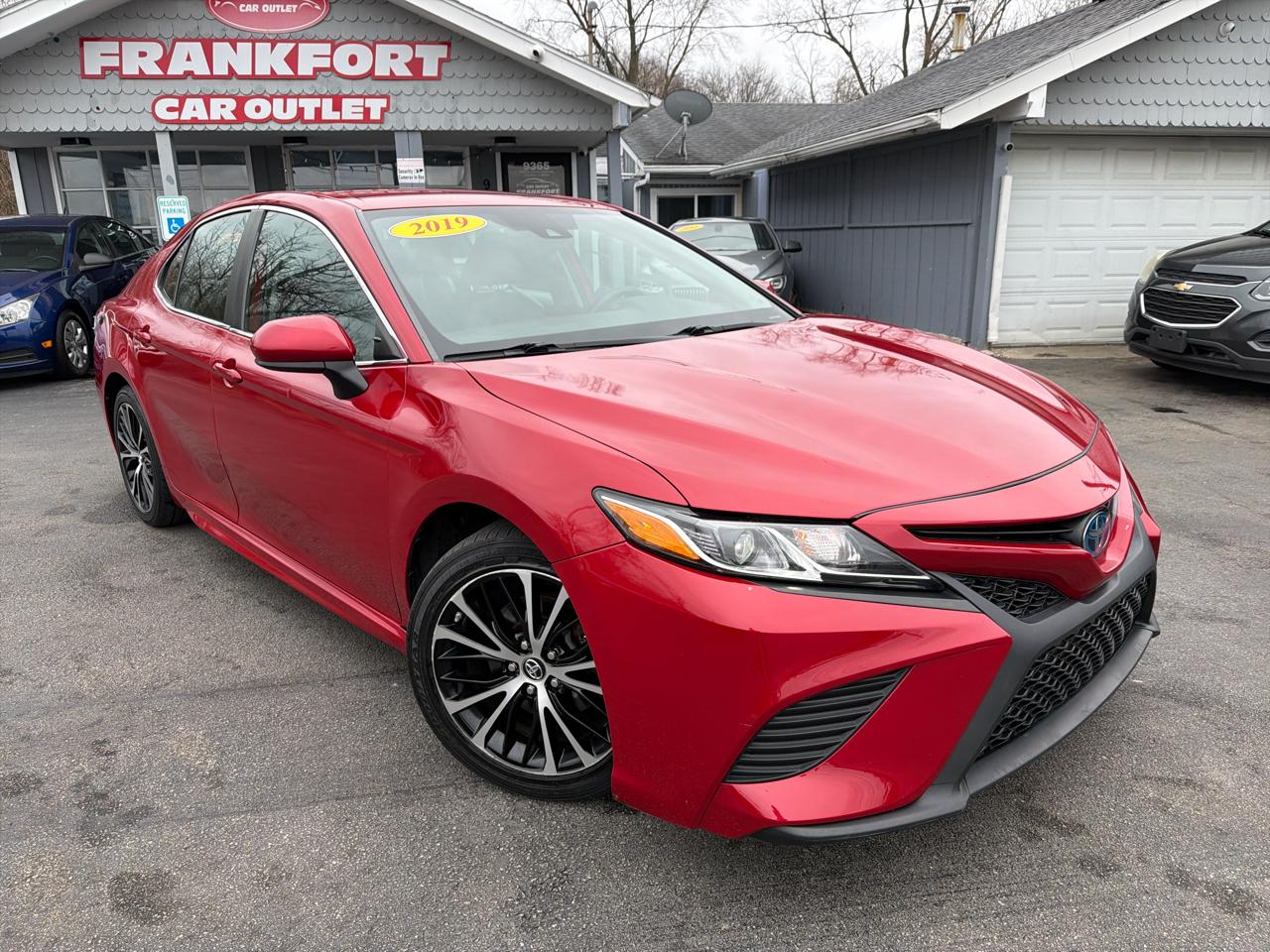 Toyota Camry Hybrid LE CVT (Natl) 2019