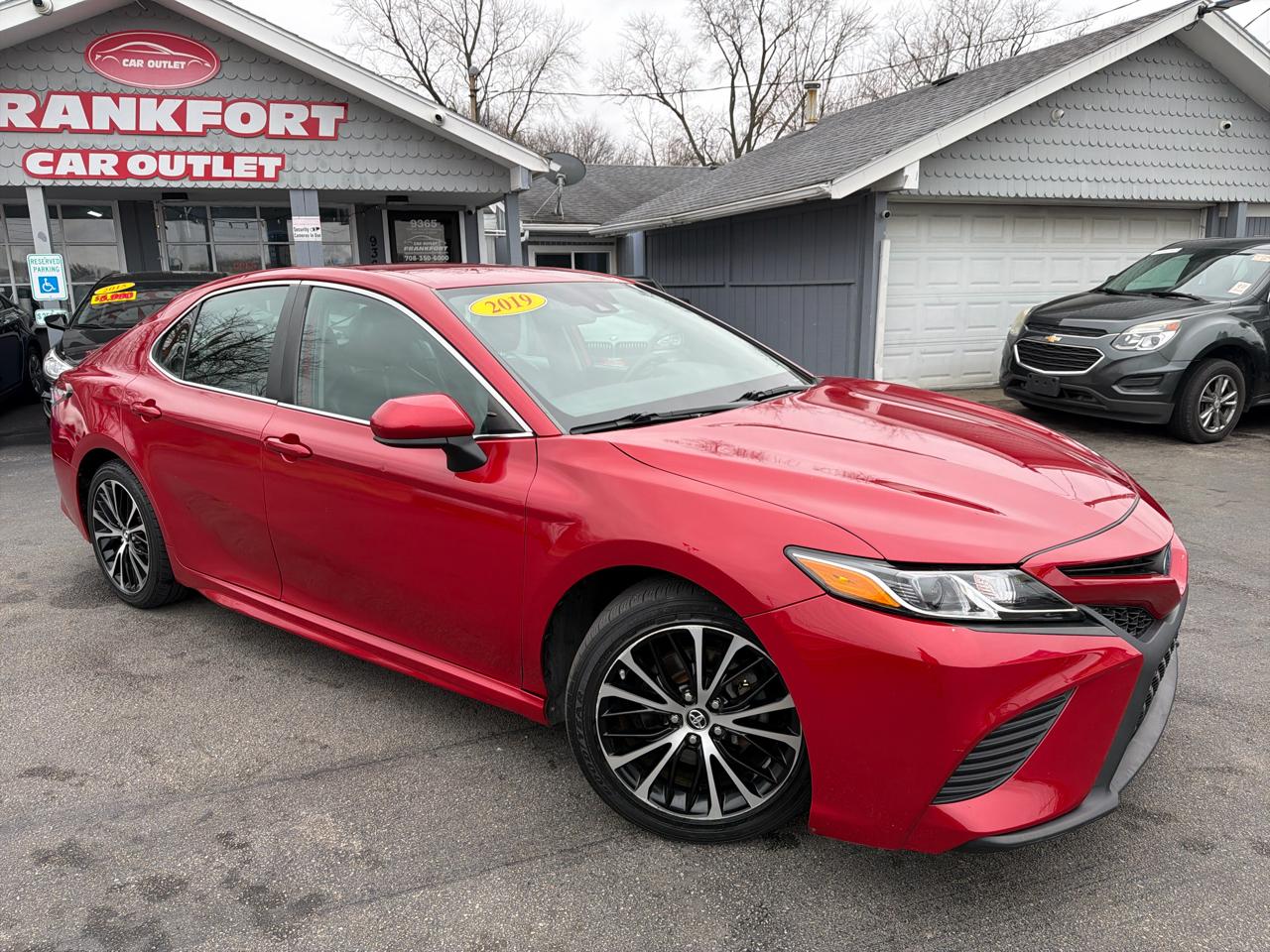 Toyota Camry Hybrid LE CVT (Natl) 2019
