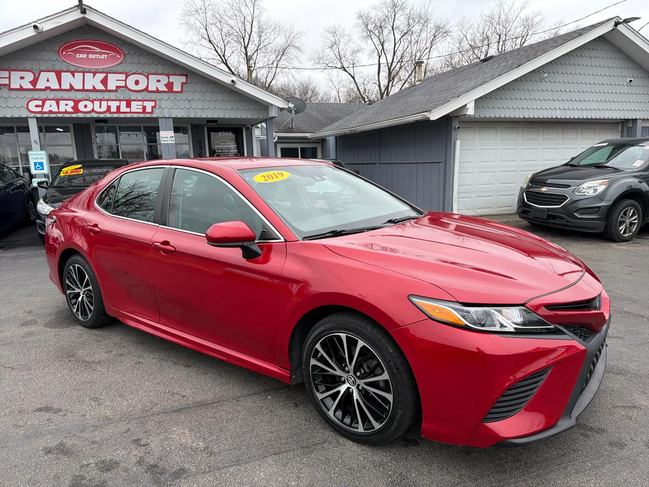 Toyota Camry Hybrid LE CVT (Natl) 2019