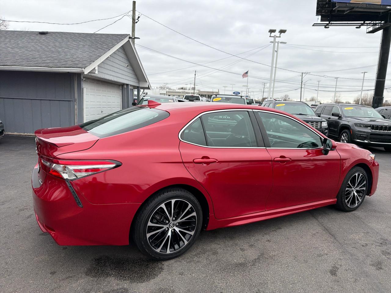 Toyota Camry Hybrid LE CVT (Natl) 2019