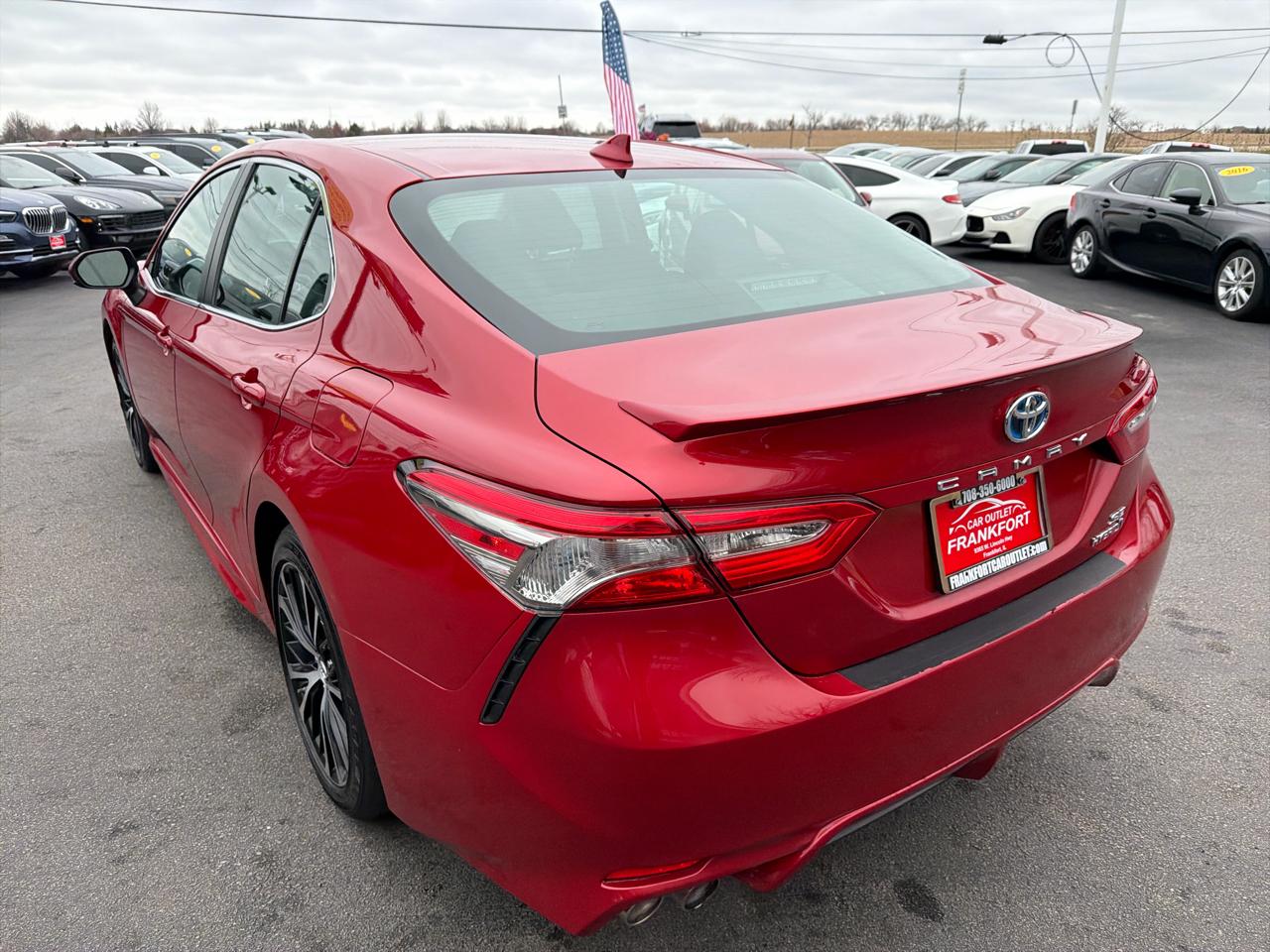 Toyota Camry Hybrid LE CVT (Natl) 2019