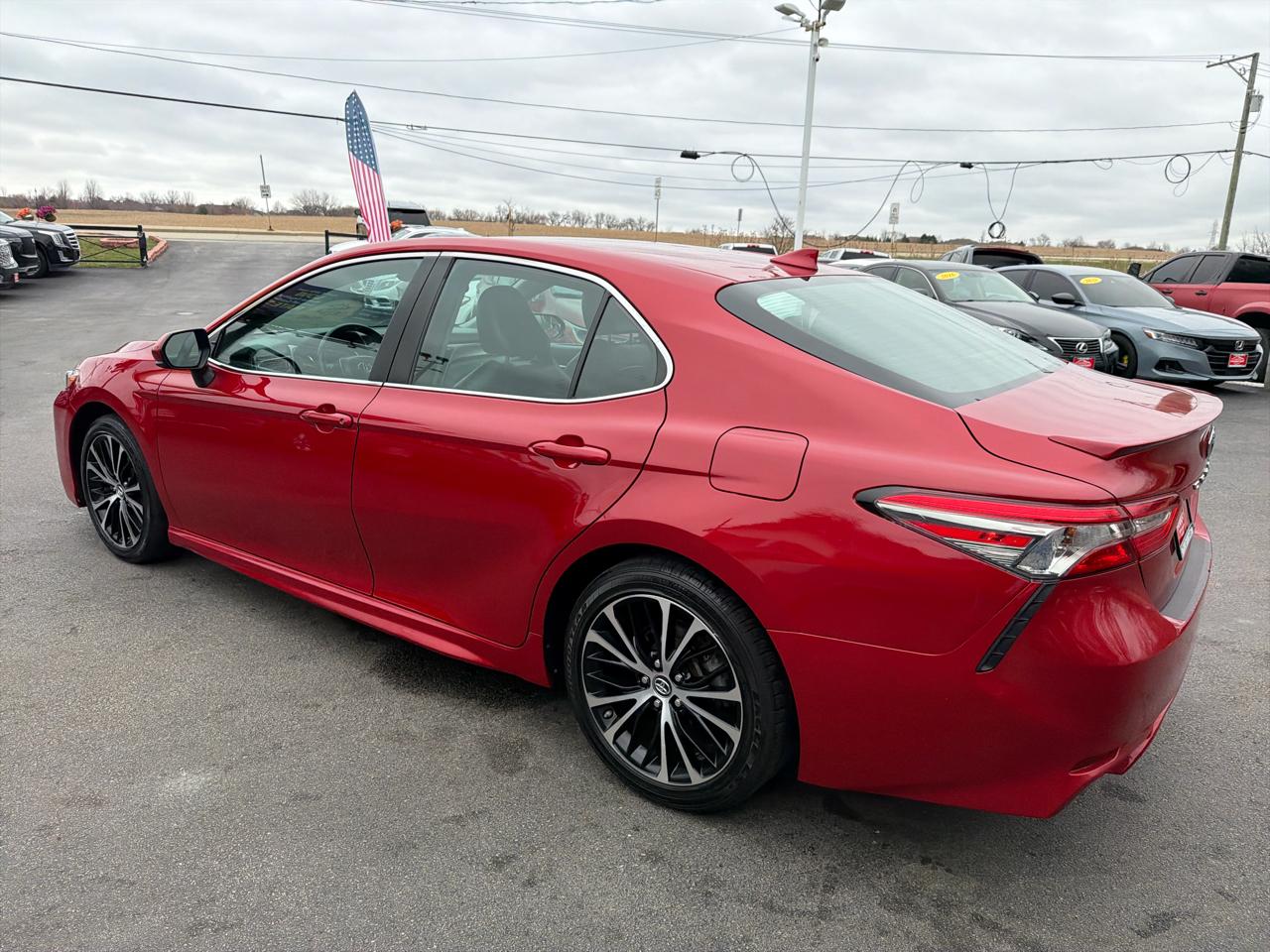 Toyota Camry Hybrid LE CVT (Natl) 2019