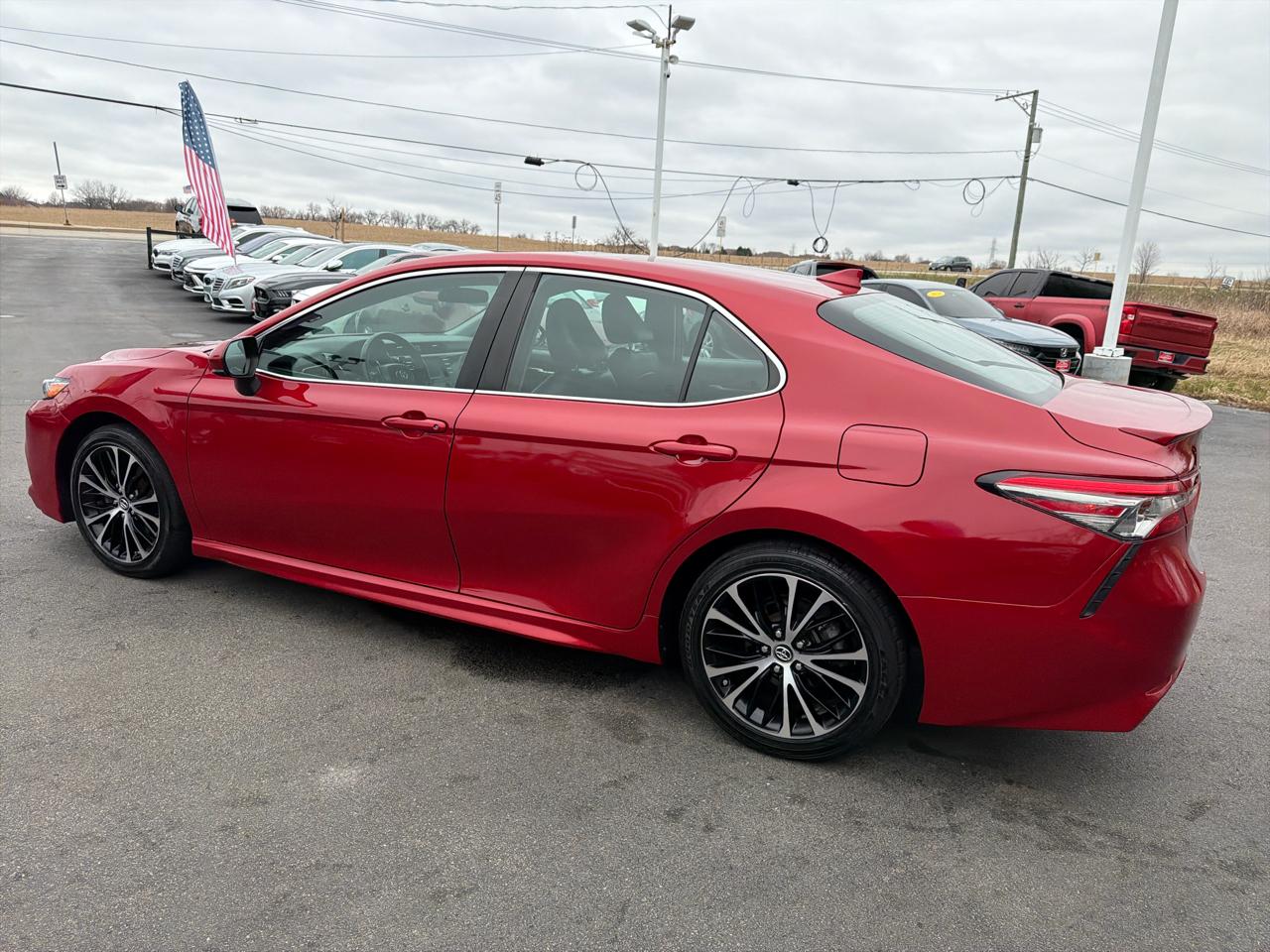 Toyota Camry Hybrid LE CVT (Natl) 2019