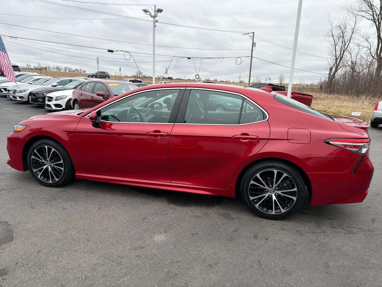 Toyota Camry Hybrid LE CVT (Natl) 2019