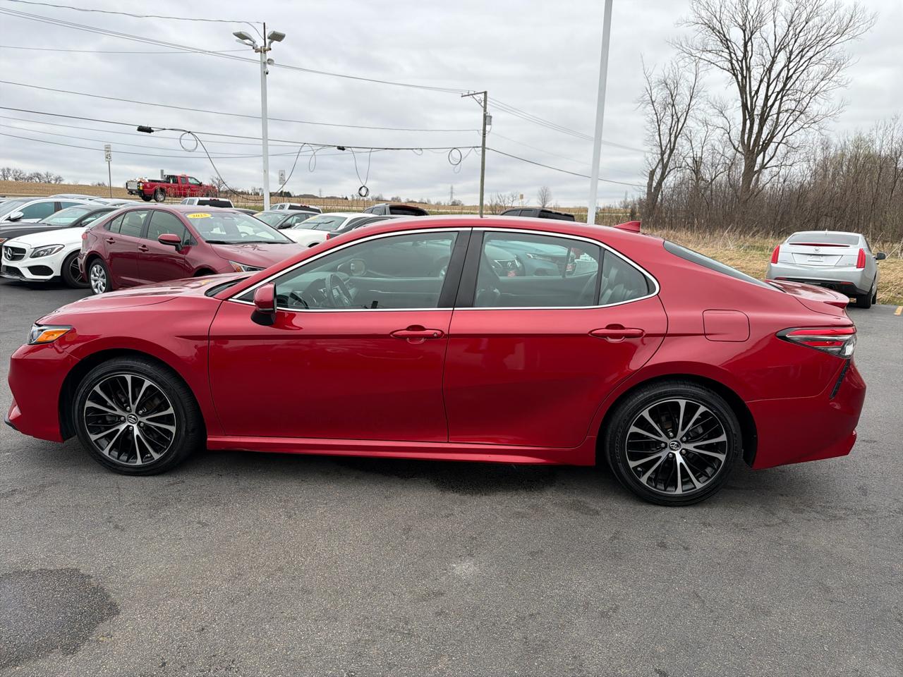 Toyota Camry Hybrid LE CVT (Natl) 2019