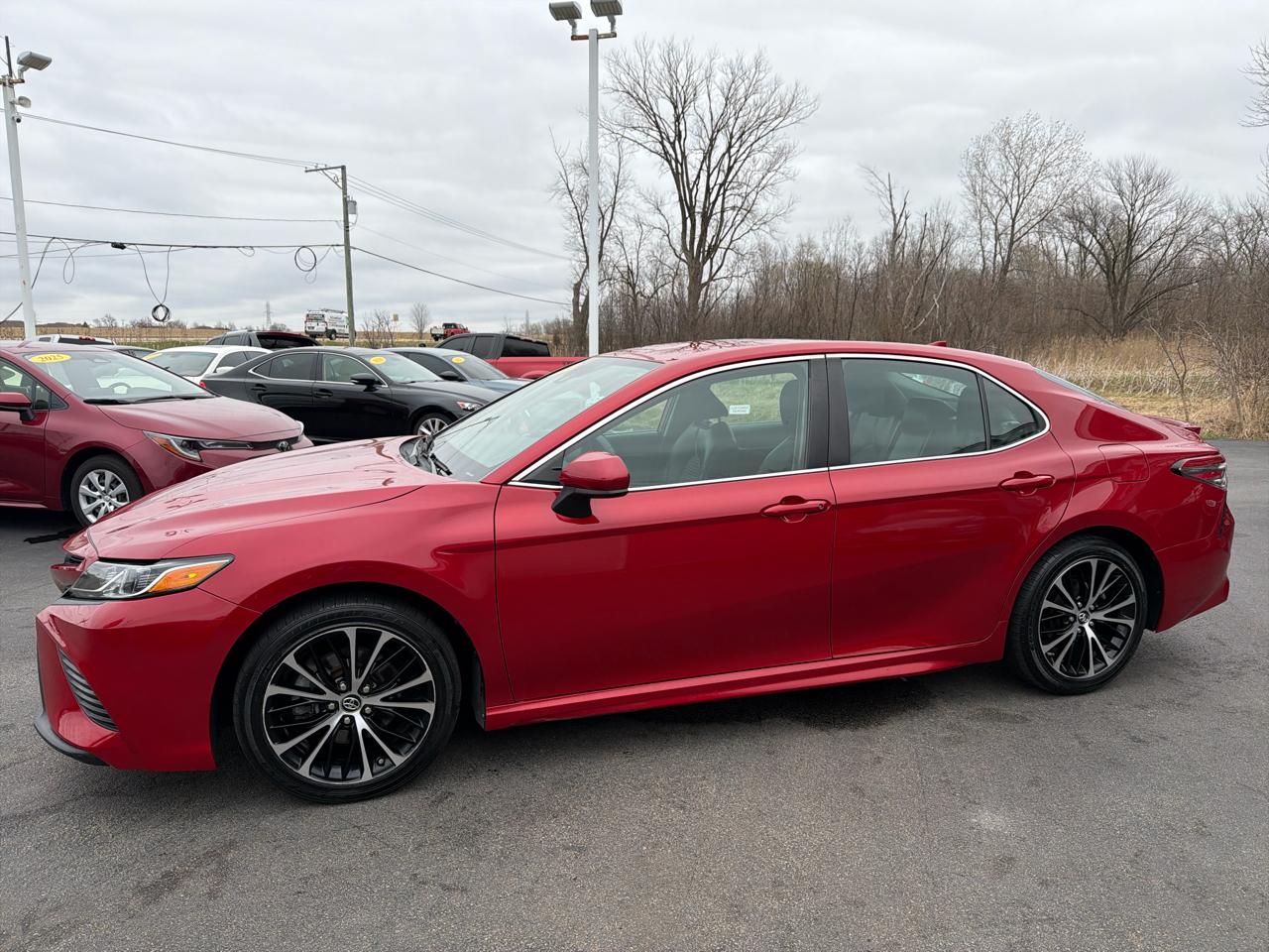 Toyota Camry Hybrid LE CVT (Natl) 2019