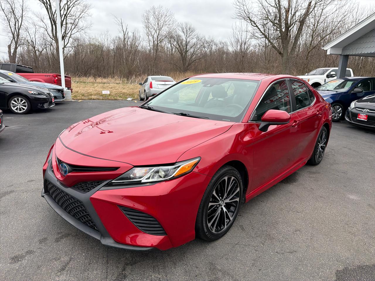 Toyota Camry Hybrid LE CVT (Natl) 2019