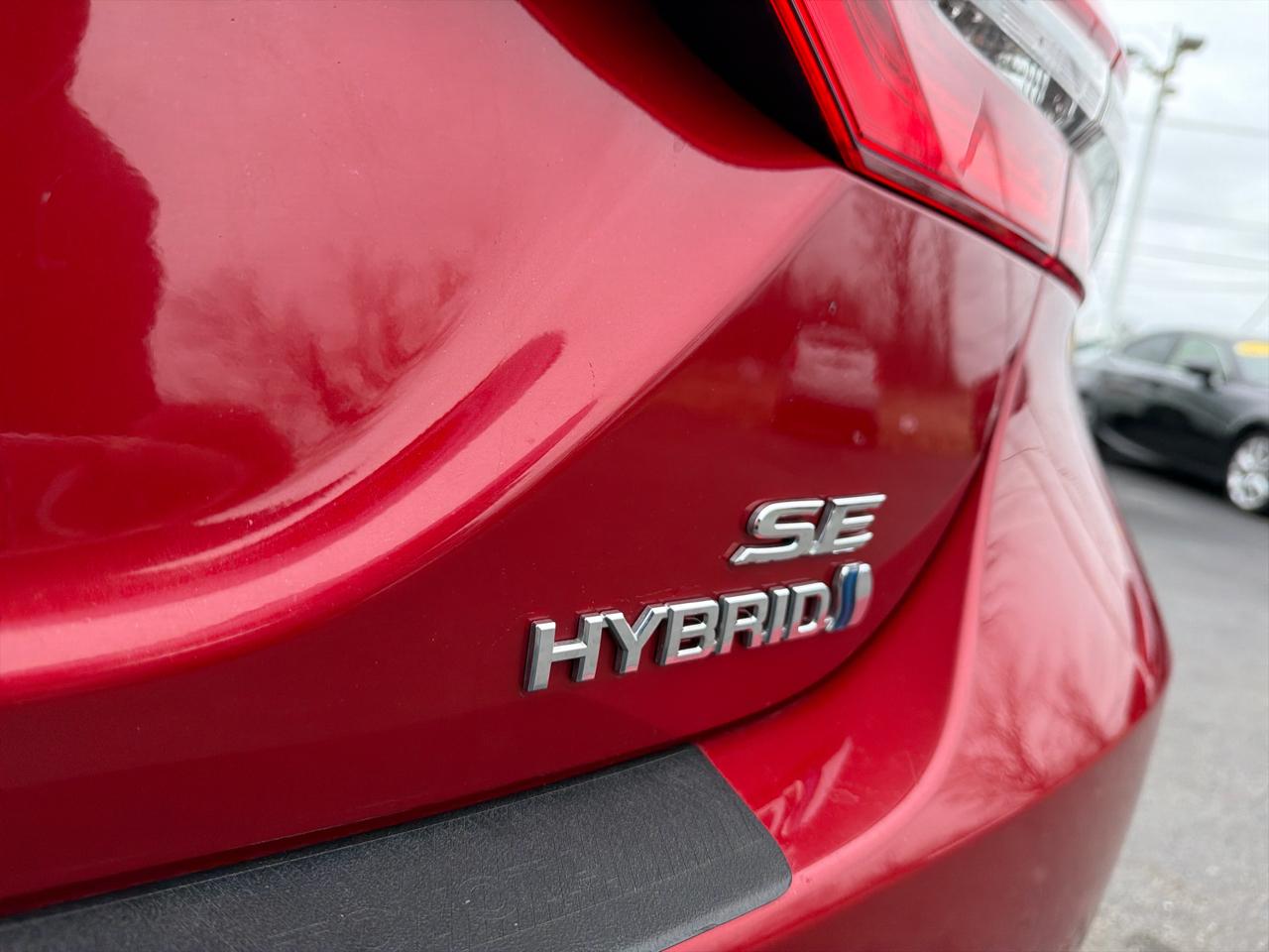 Toyota Camry Hybrid LE CVT (Natl) 2019