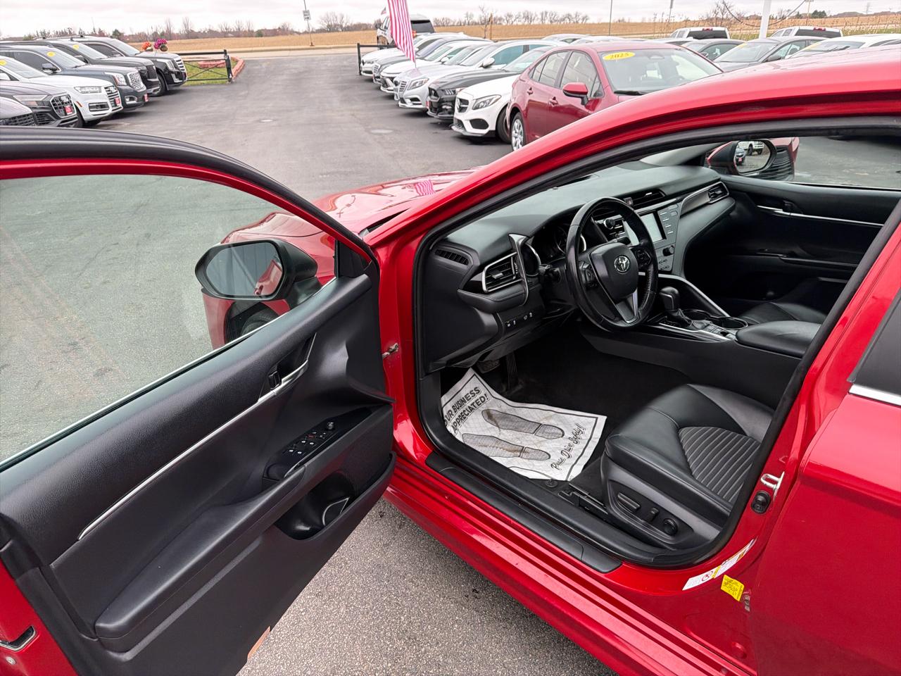 Toyota Camry Hybrid LE CVT (Natl) 2019