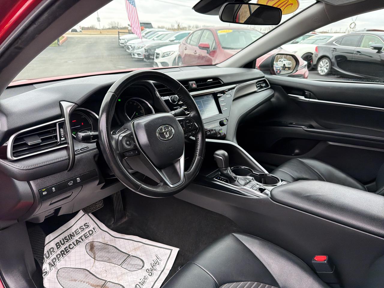 Toyota Camry Hybrid LE CVT (Natl) 2019