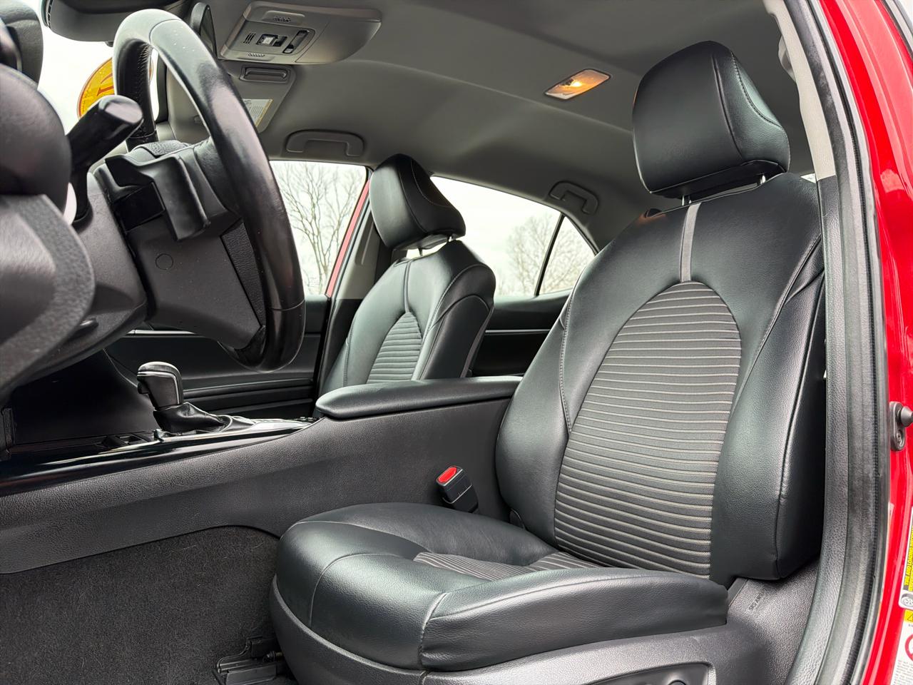 Toyota Camry Hybrid LE CVT (Natl) 2019