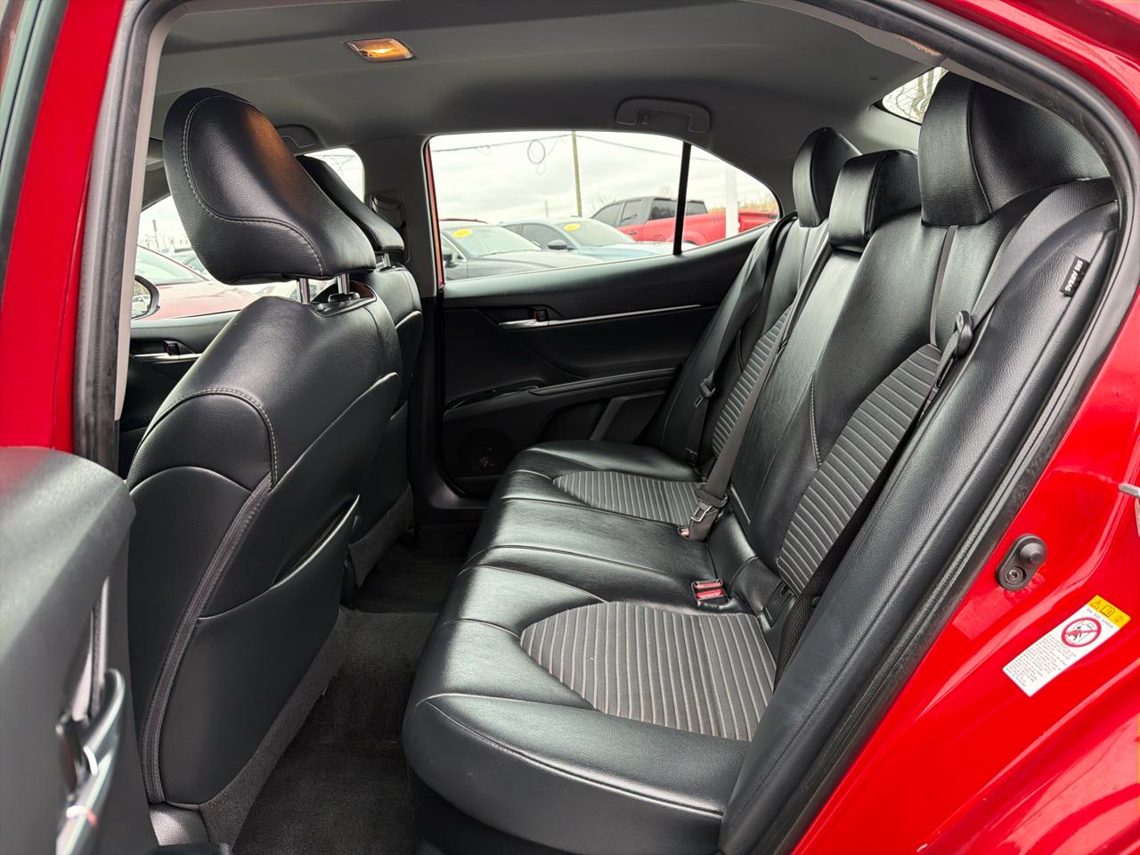 Toyota Camry Hybrid LE CVT (Natl) 2019