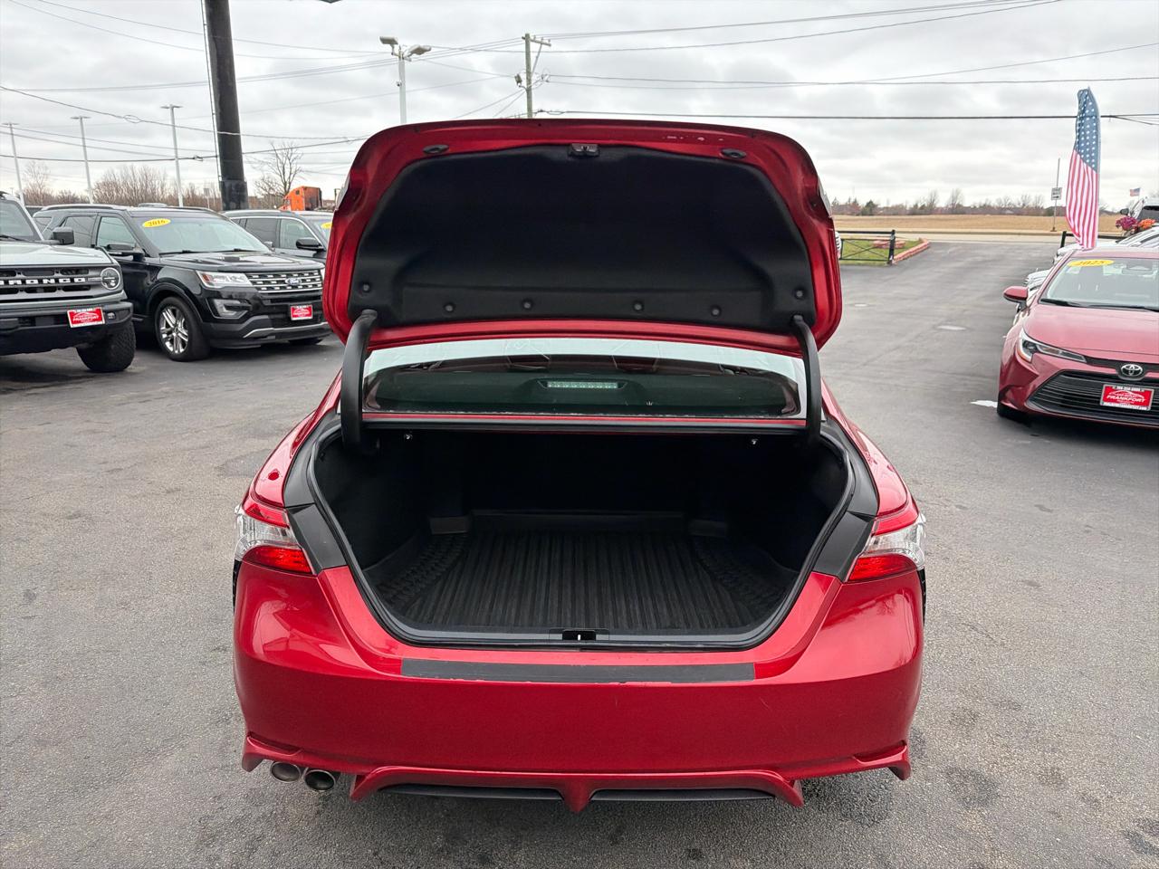 Toyota Camry Hybrid LE CVT (Natl) 2019