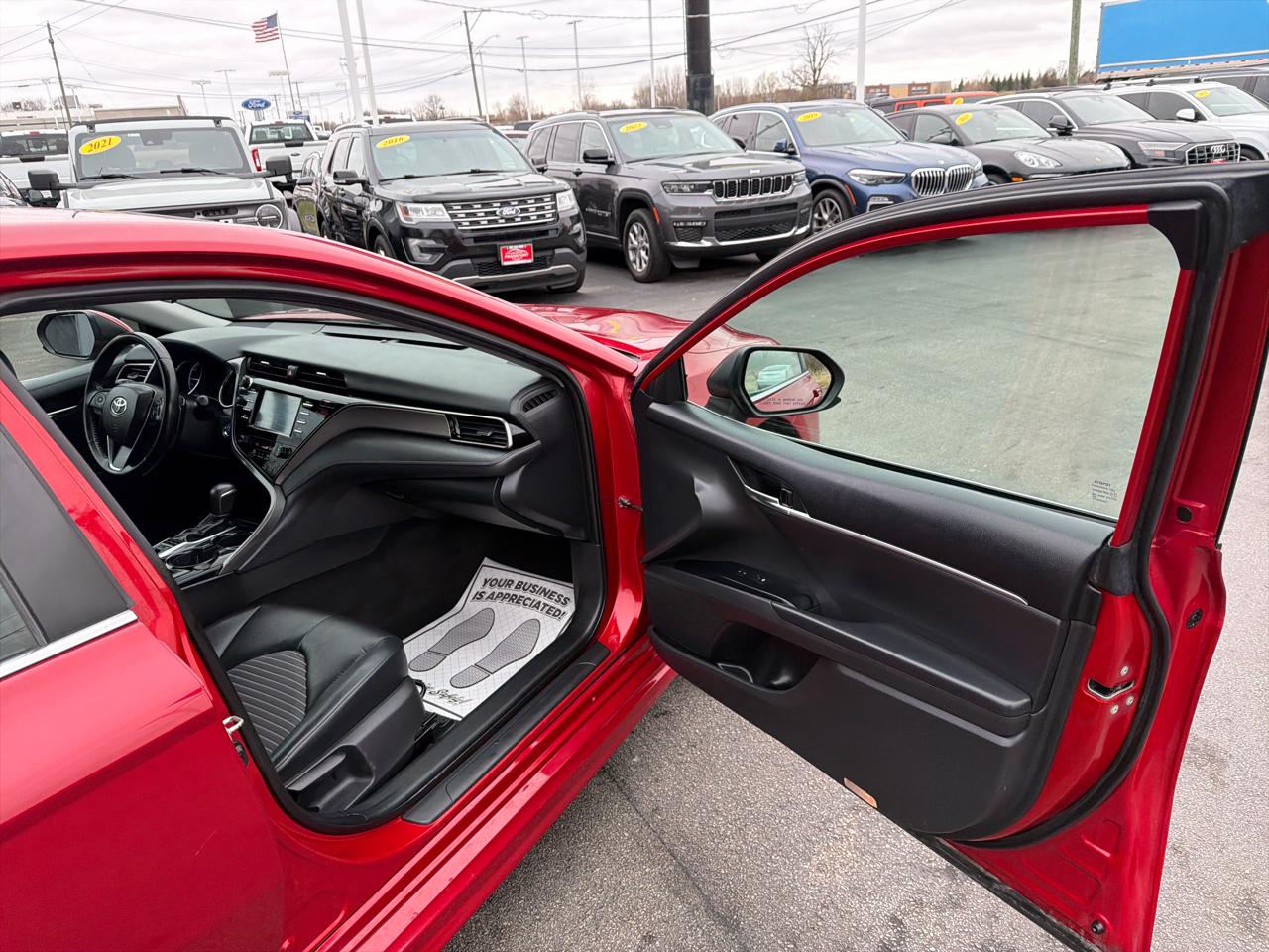 Toyota Camry Hybrid LE CVT (Natl) 2019